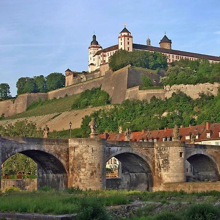 ➤Private Room - Heart Of Downtown With Terrace Würzburg Eksteriør billede