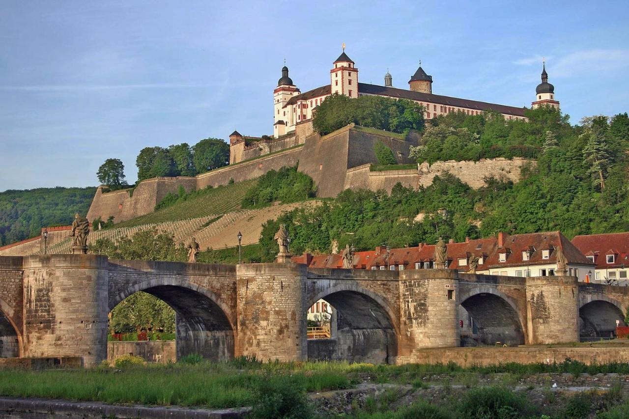 ➤Private Room - Heart Of Downtown With Terrace Würzburg Eksteriør billede